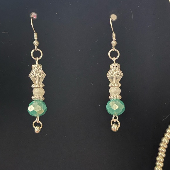 Earrings and necklace - Picture 2 of 3